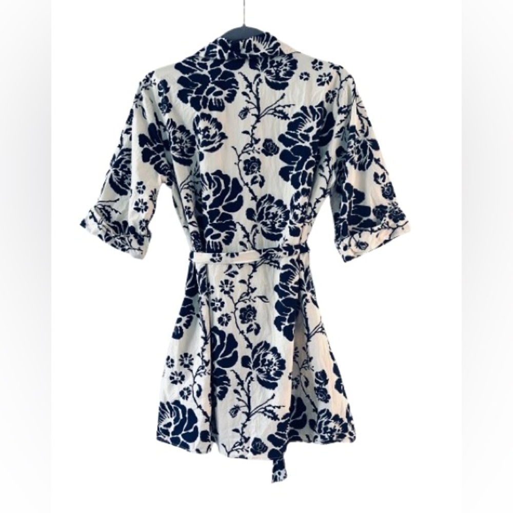 Zara Women's Cream and Navy Floral Print Mini Shirt Dress
Size Medium - Picture 4 of 9